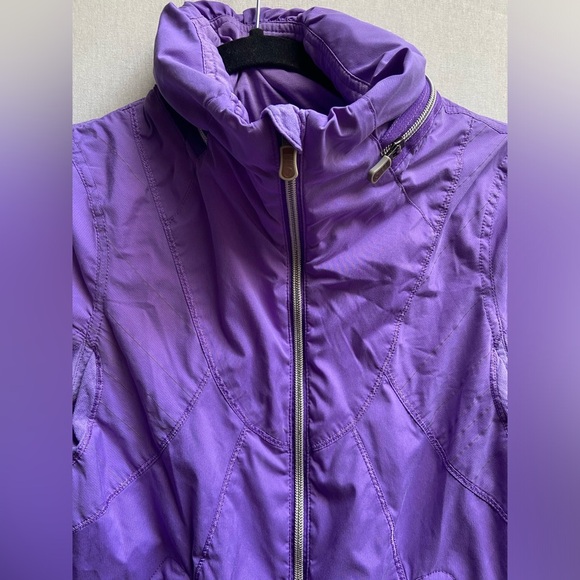 Lululemon Athletica Purple Run Hustle Wind Breaker Rain Hooded Jacket  Size 4 - Picture 5 of 11